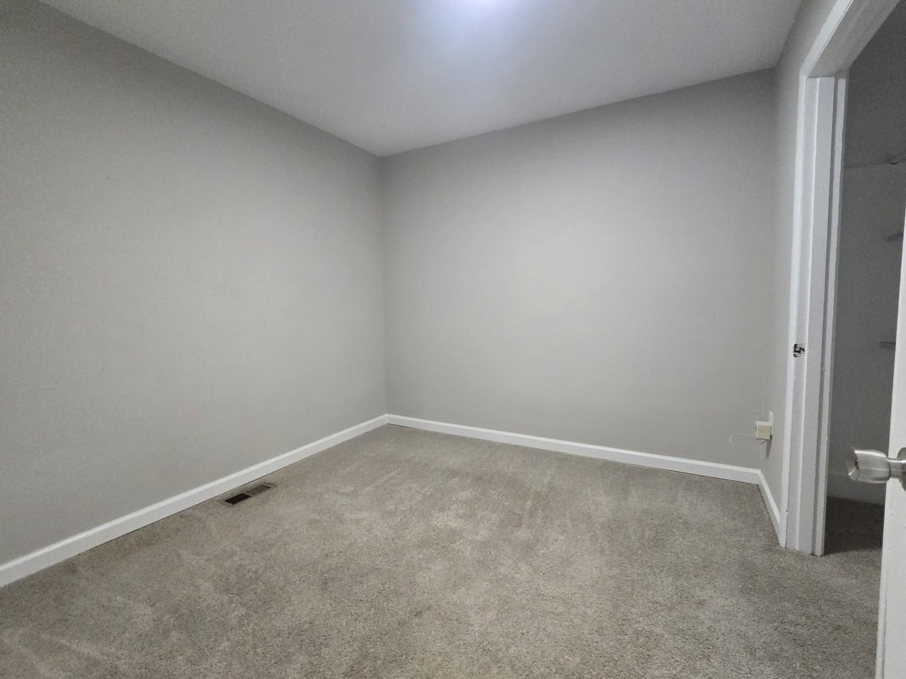 316 E Highland Dr #1 - Photo 4 of 9