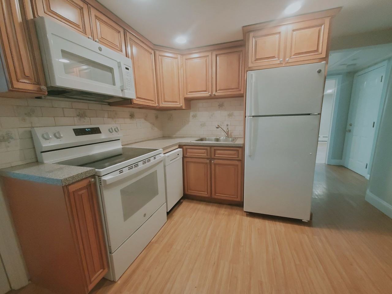 21 Lyon Ave #2 - Photo 2 of 8