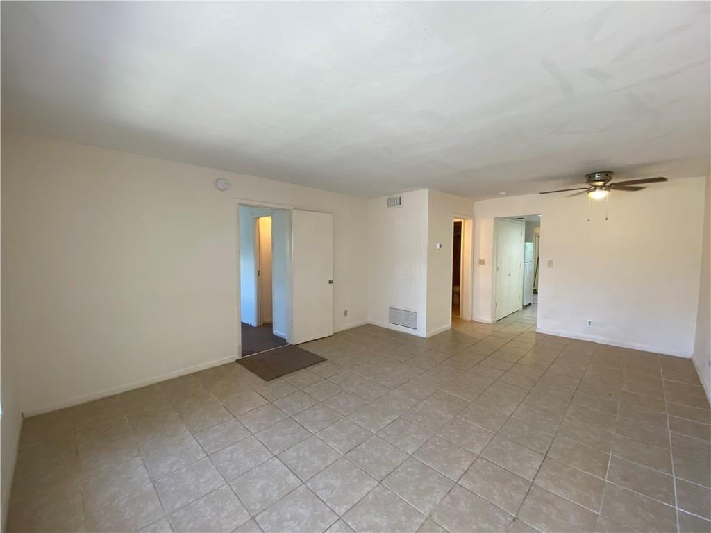 1080 Ne 25th Ave #1 - Photo 3 of 8