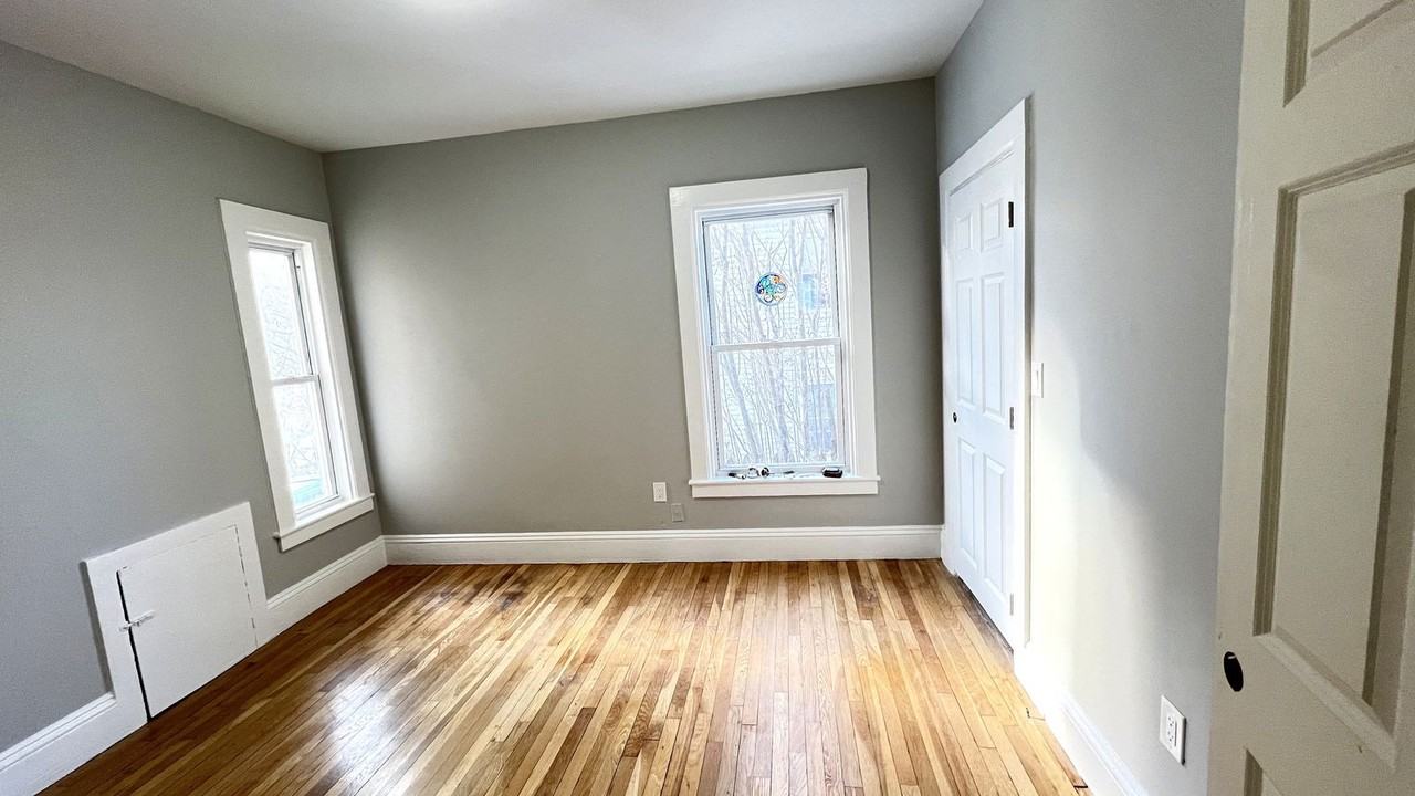 31 Ridgeway St #1 - Photo 5 of 8