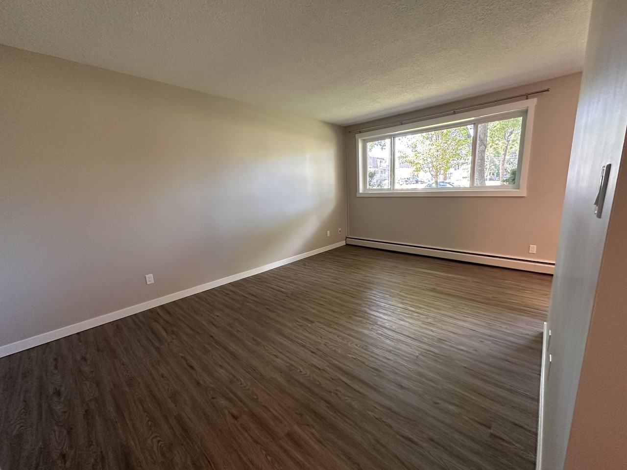 Royal Park Apartments - Photo 3 of 14