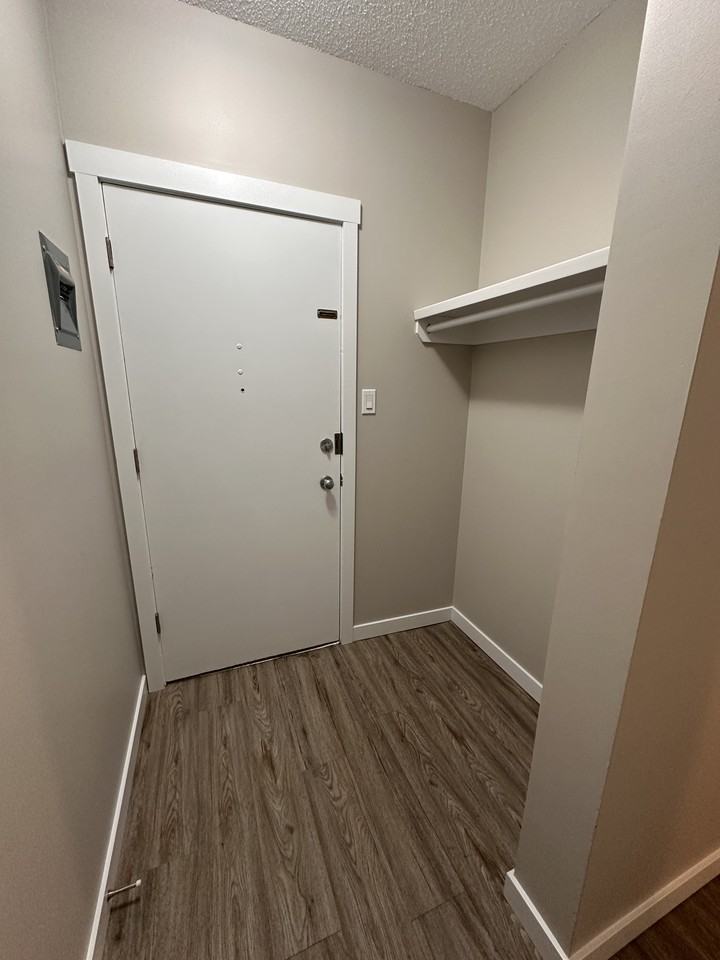 Royal Park Apartments - Photo 7 of 14