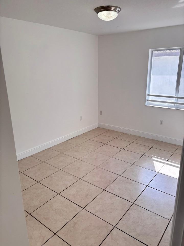 2461 W 78th St #2461-202 - Photo 3 of 13