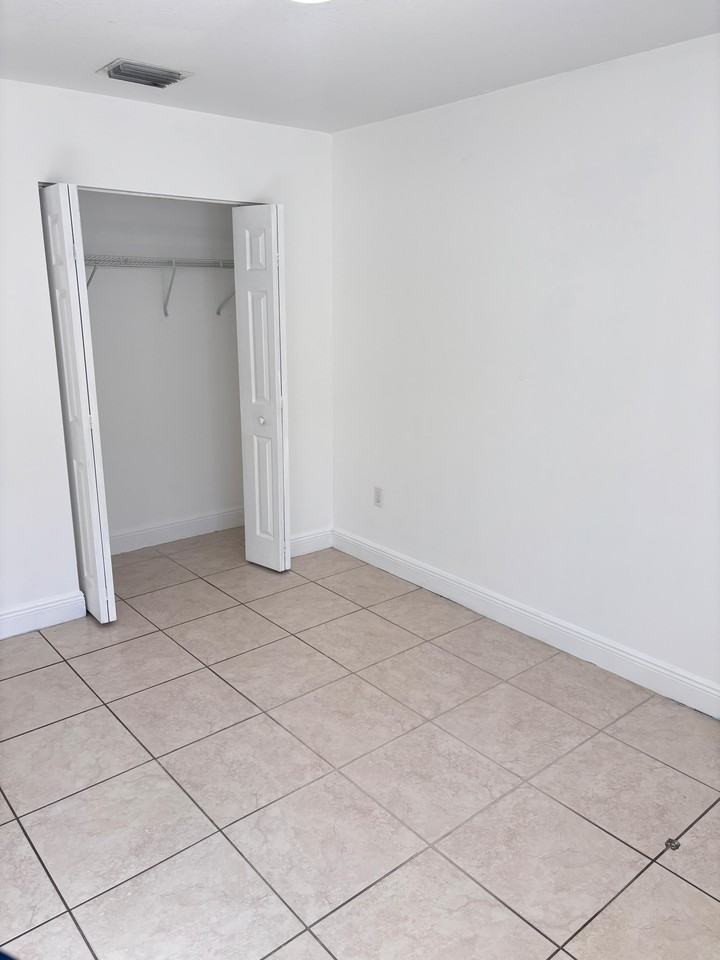 2461 W 78th St #2461-202 - Photo 4 of 13