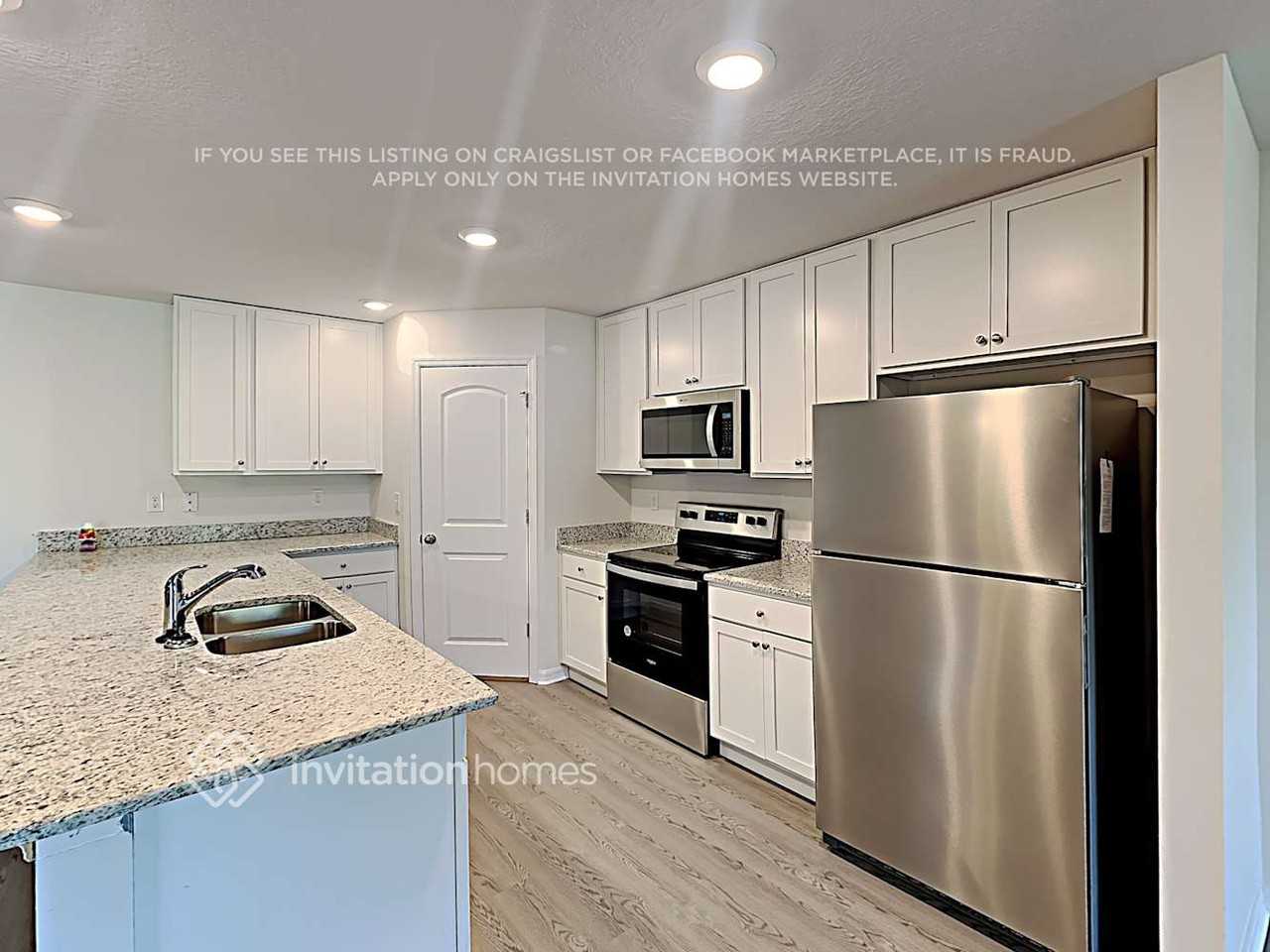 1902 Michigan Ct - Photo 4 of 17