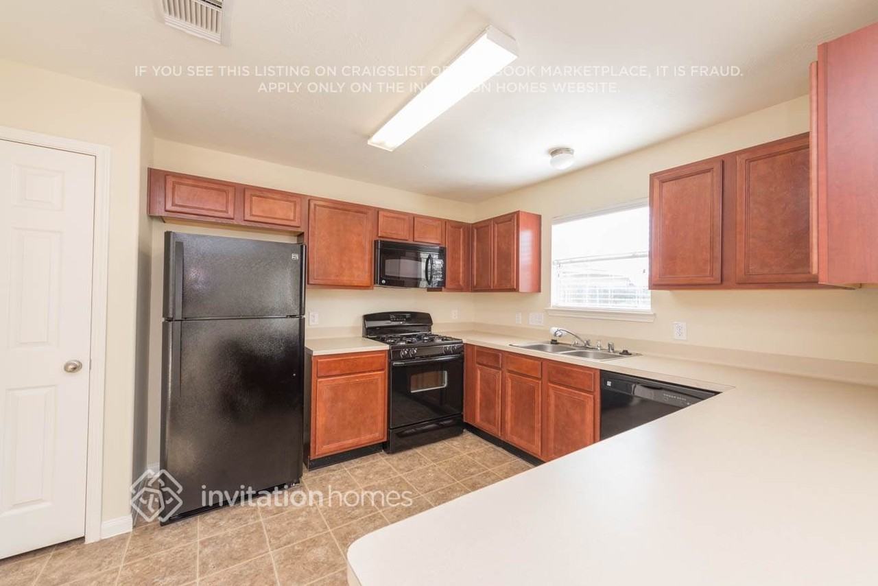 6333 Mountain Pines Ln - Photo 4 of 18