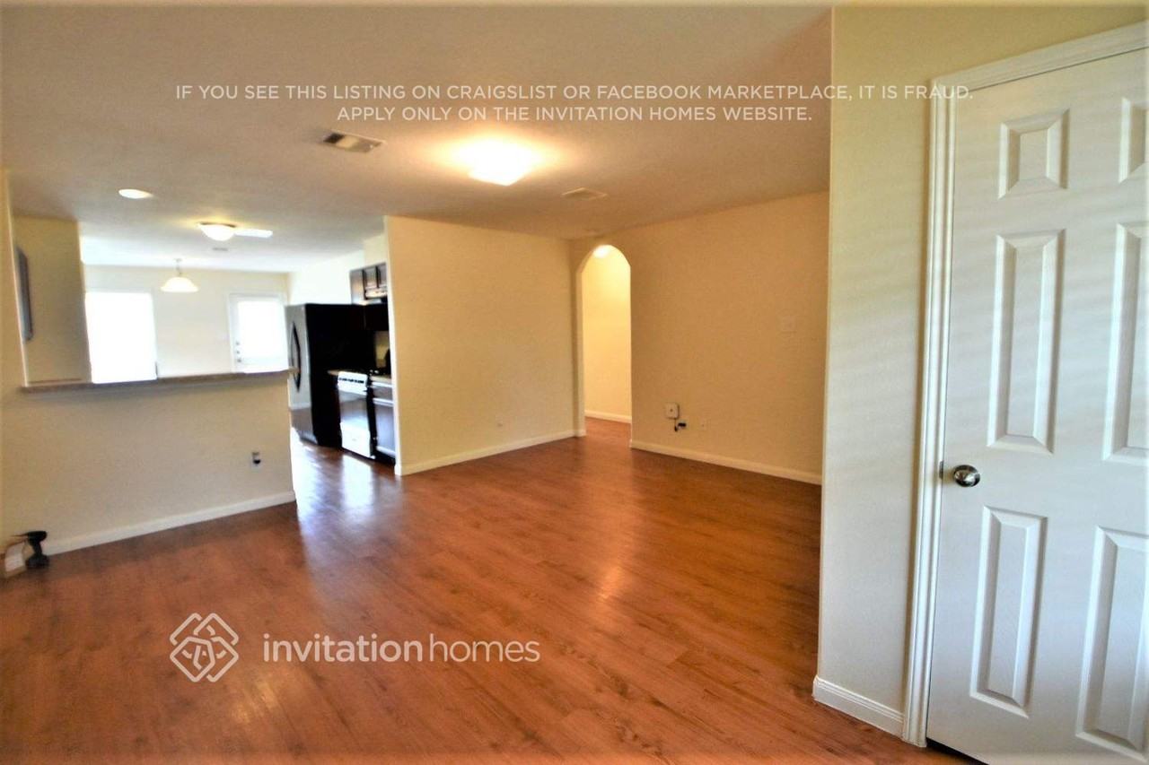 18715 Dennington Dr - Photo 3 of 17