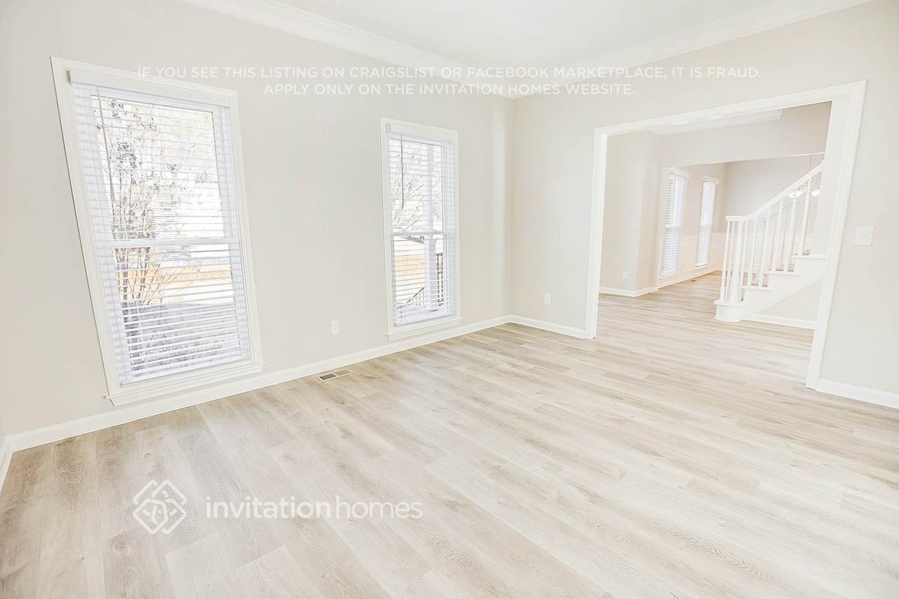 17 Hollow Springs Ln - Photo 4 of 25