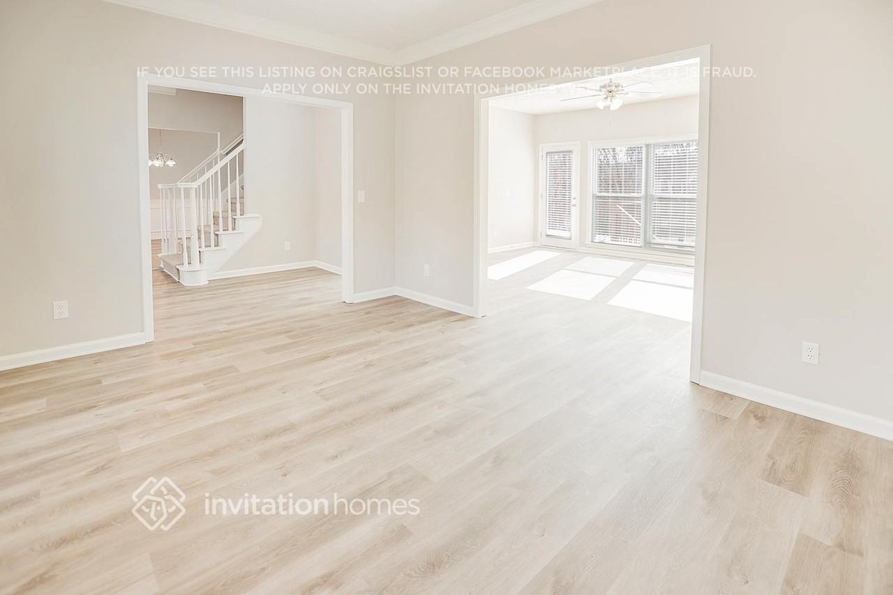 17 Hollow Springs Ln - Photo 5 of 25