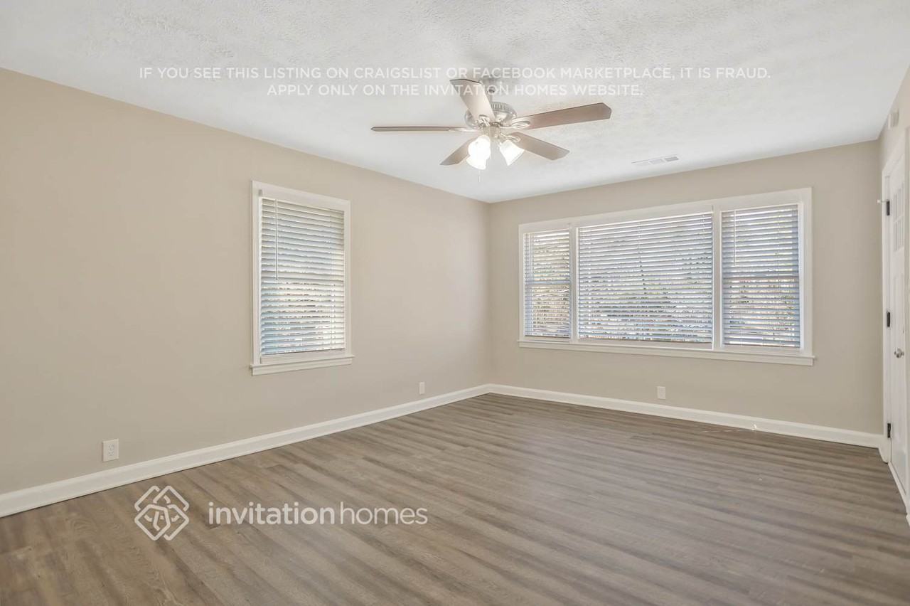 1978 Glendale Dr - Photo 4 of 19