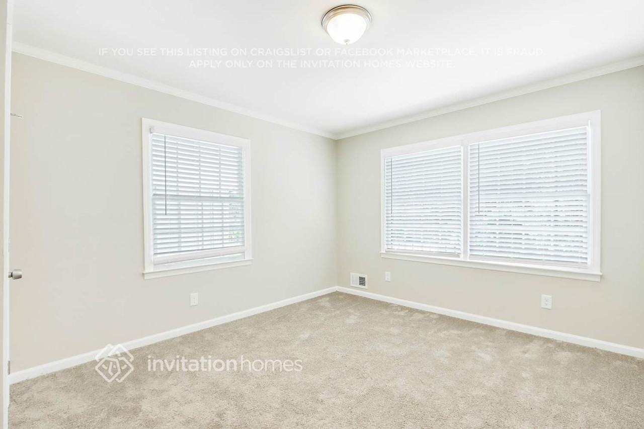 1427 Drayton Woods Dr - Photo 4 of 28