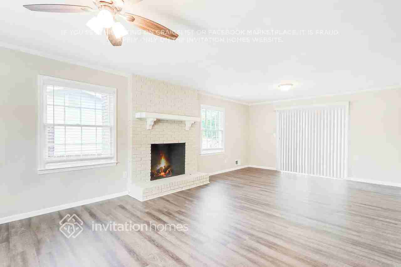 1427 Drayton Woods Dr - Photo 3 of 25