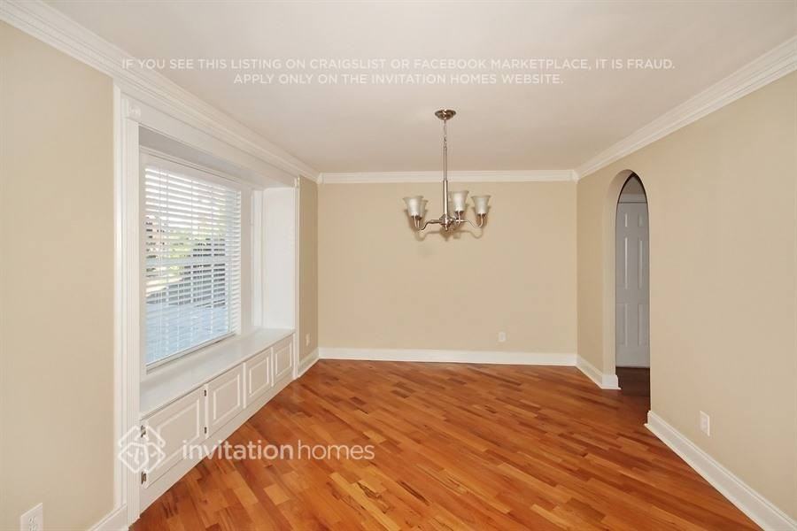 1276 Windsor Glen Dr - Photo 3 of 16