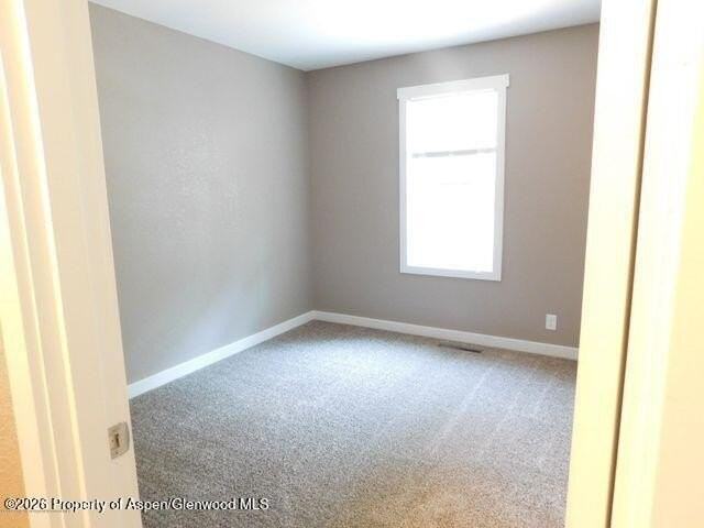 941 Pershing St - Photo 4 of 10