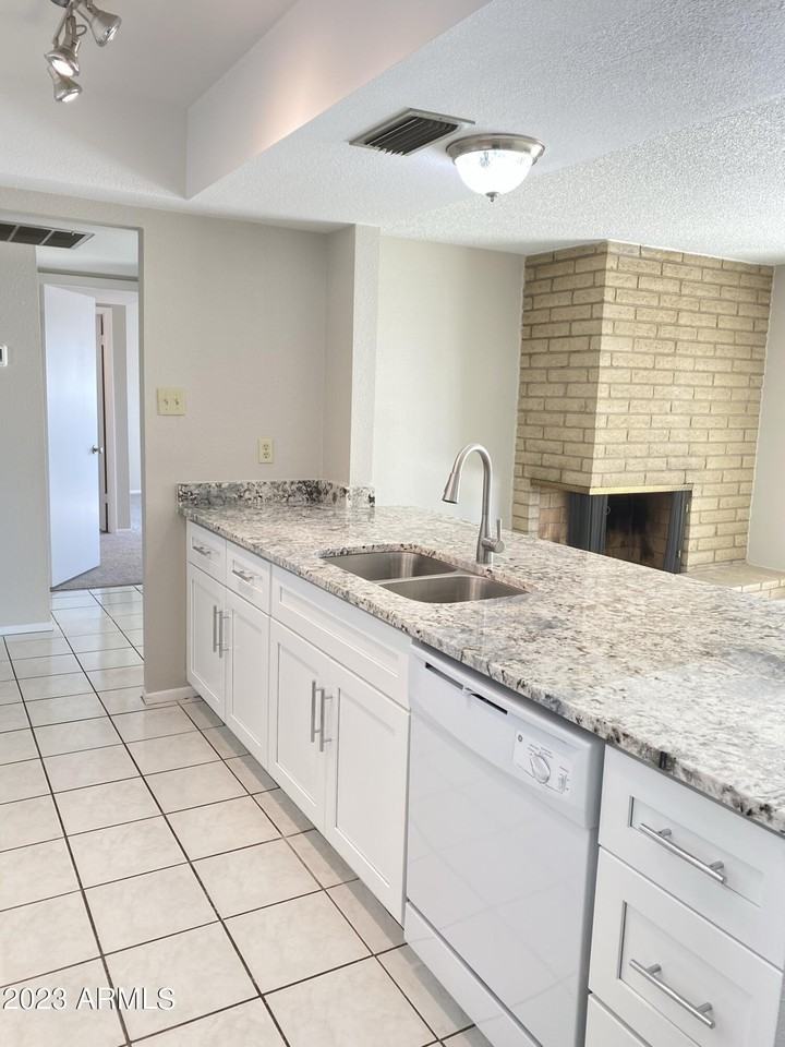 3633 W Calavar Rd - Photo 4 of 23