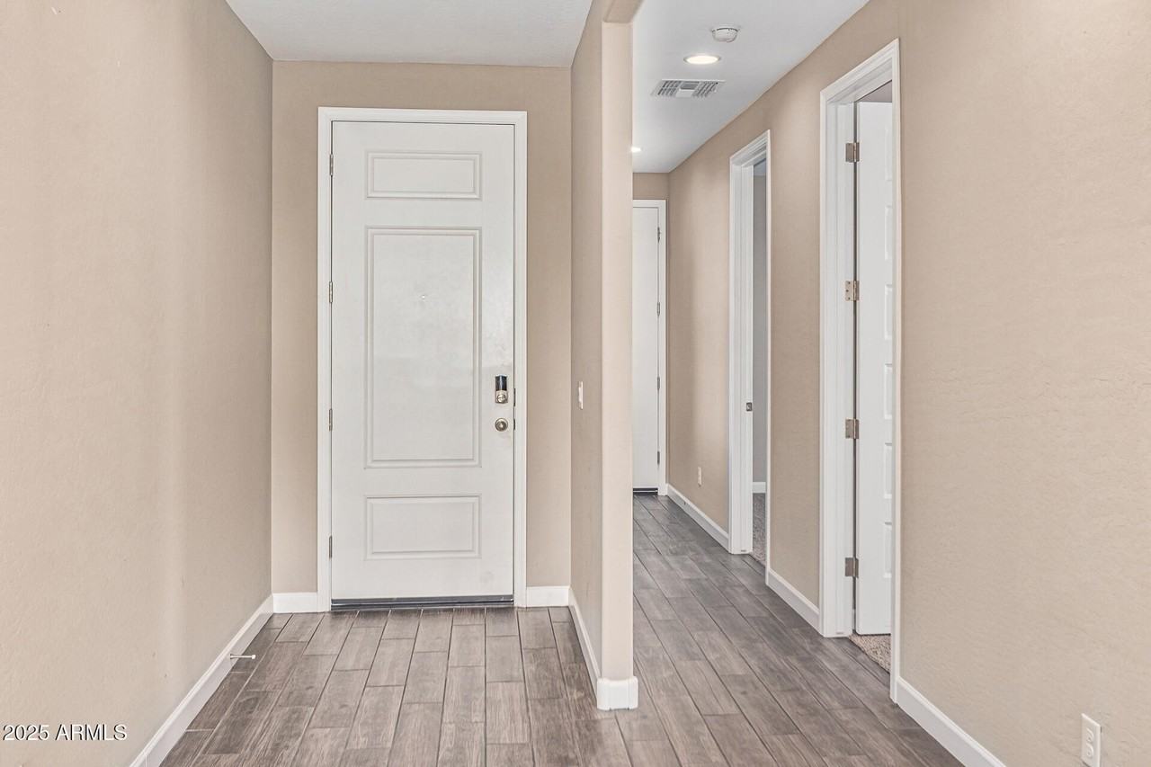 707 W Hartford Ave - Photo 3 of 29