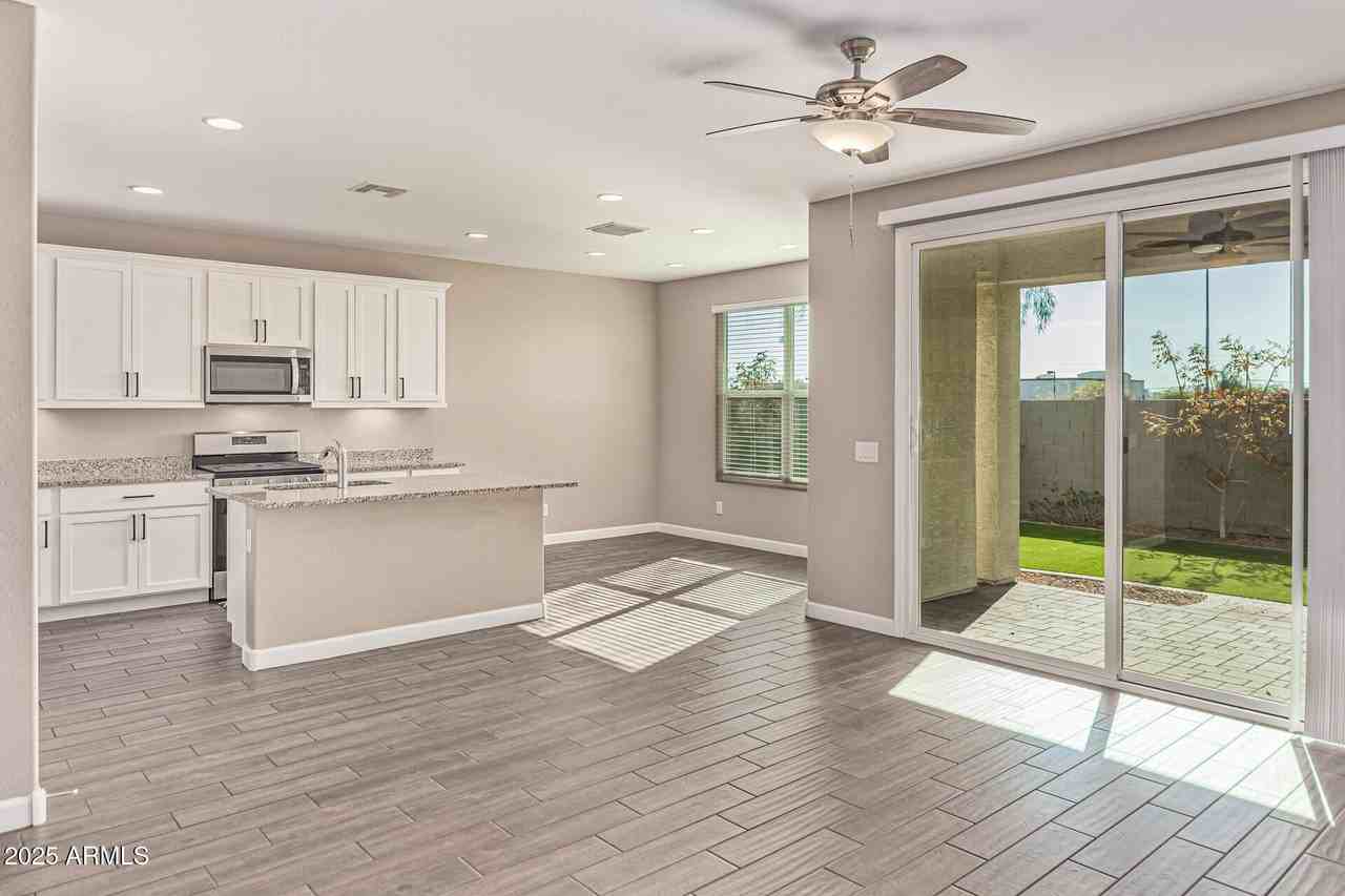 707 W Hartford Ave - Photo 6 of 29