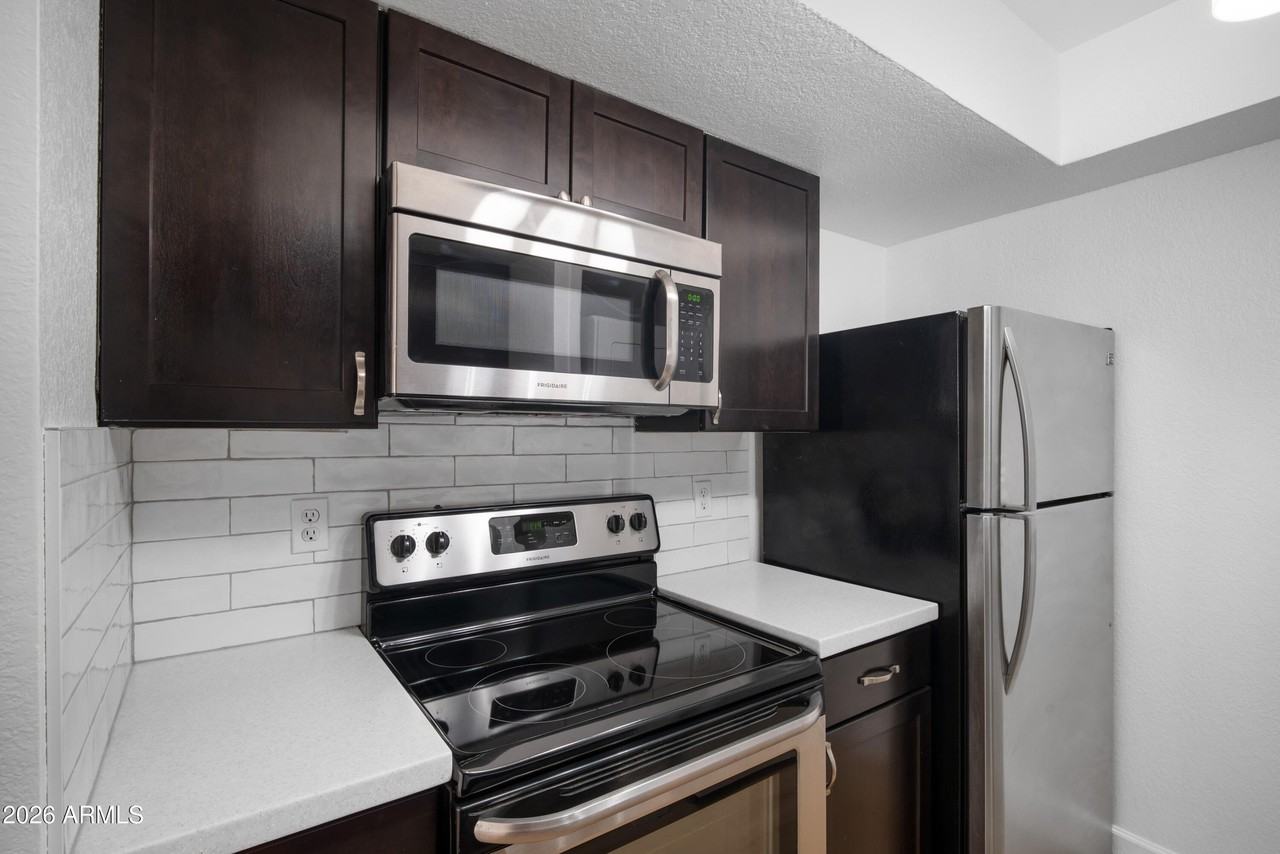 729 W Coolidge St Unit 104 #104 - Photo 5 of 27