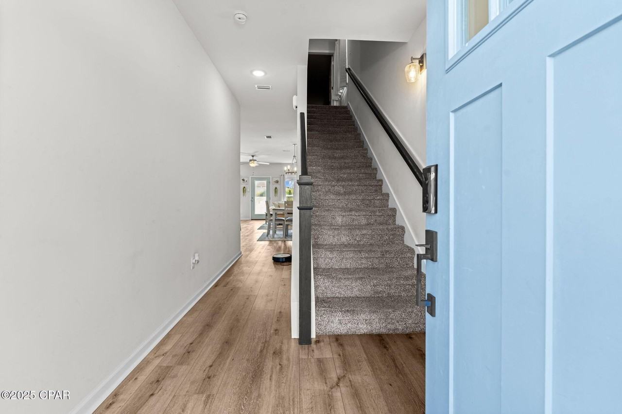 326 Raven Ln - Photo 4 of 34