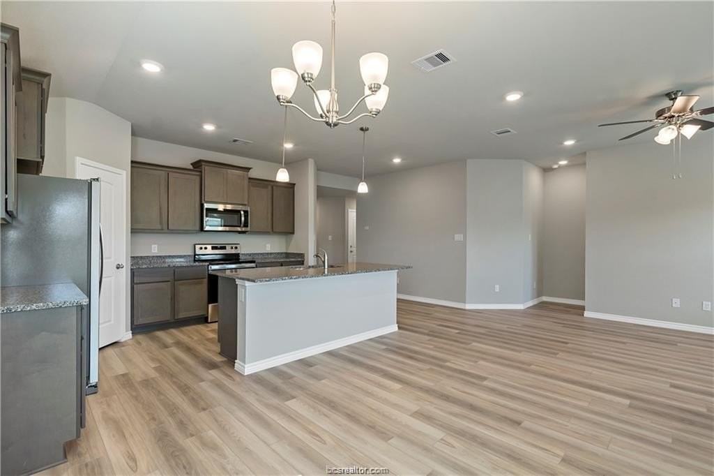 2119 Chief St - Photo 6 of 23