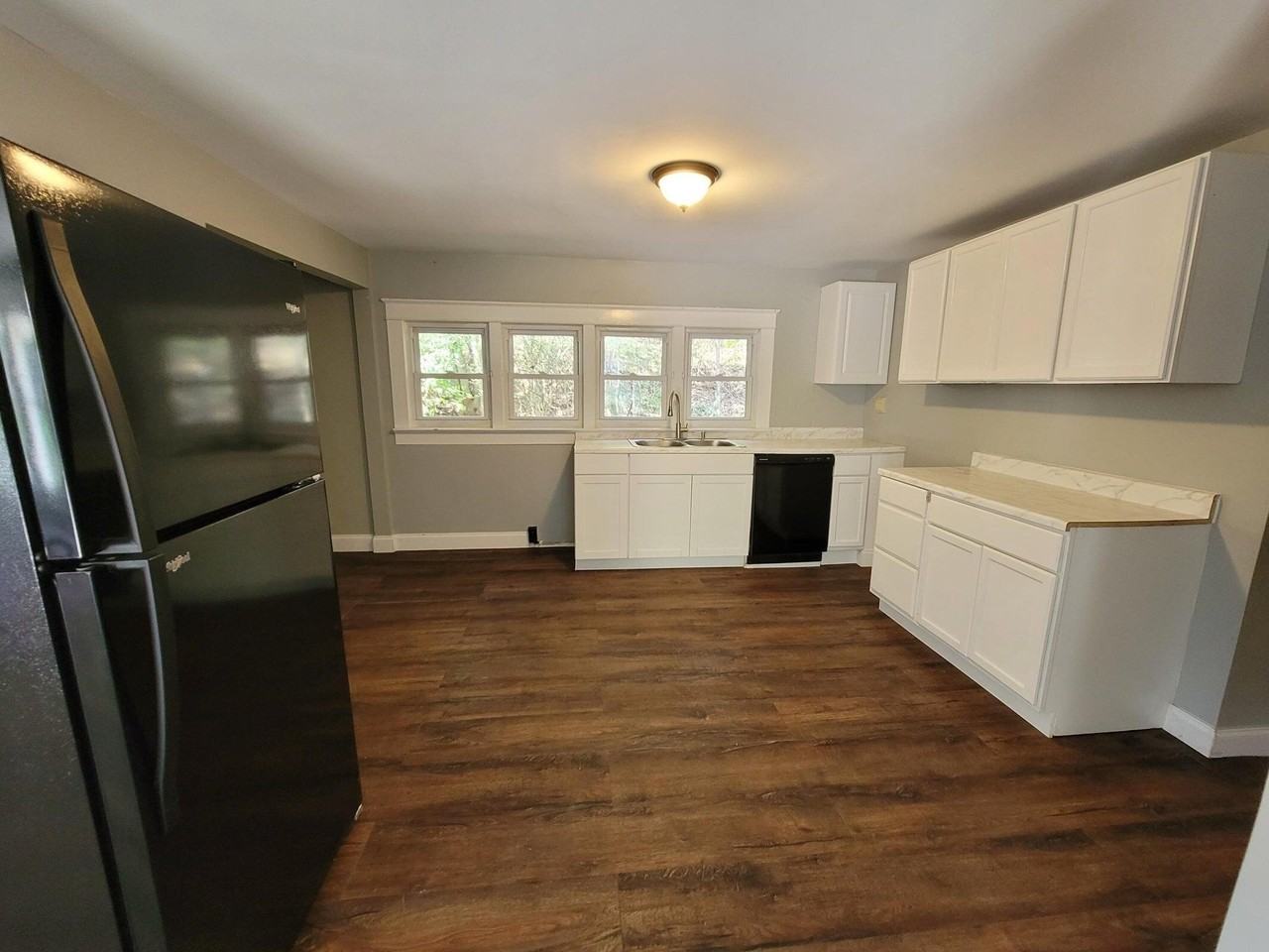 215 Glendale Dr - Photo 5 of 9