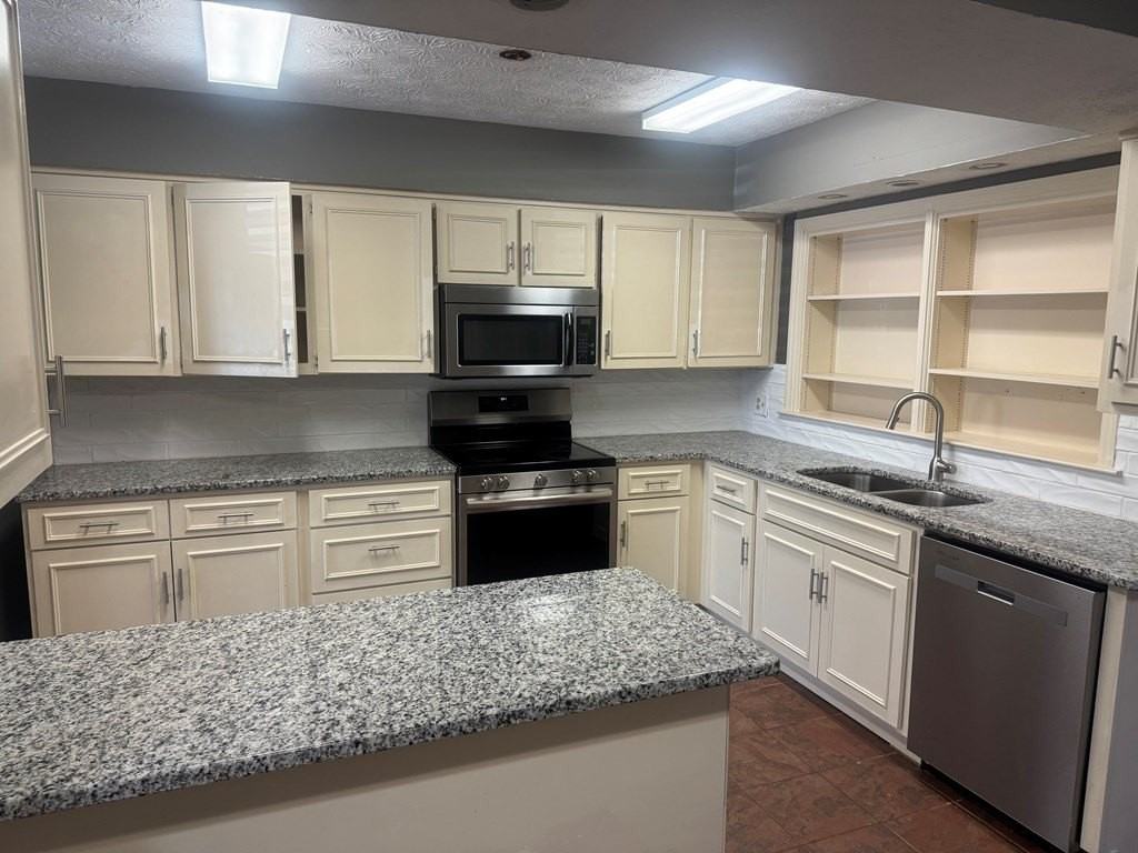 1309 10th St - Photo 4 of 13