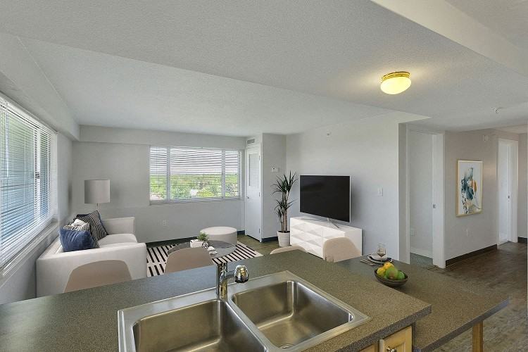 1375 High - Photo 3 of 33