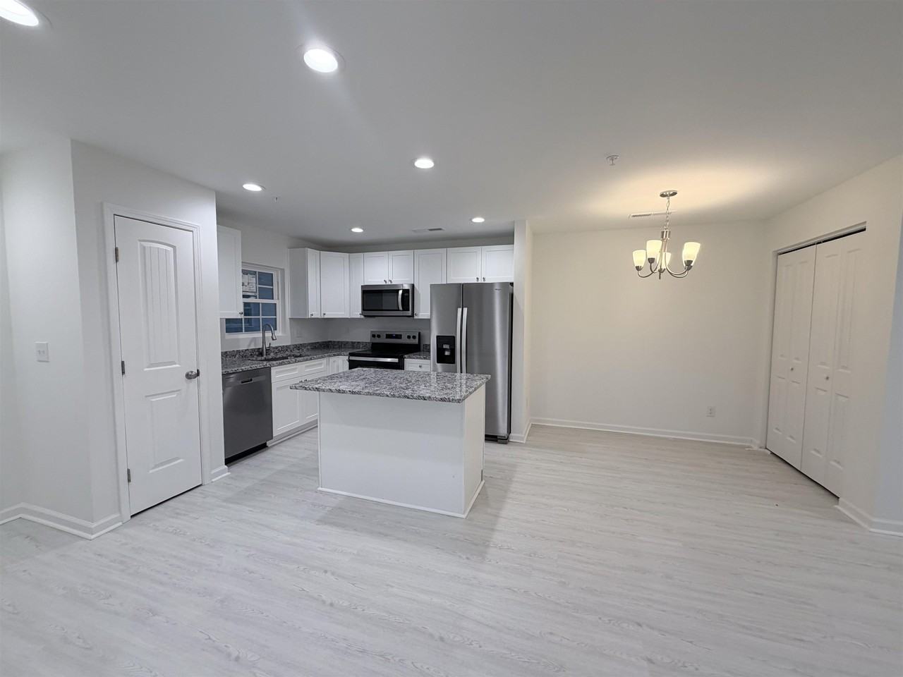 179 Charter Dr - Photo 2 of 17