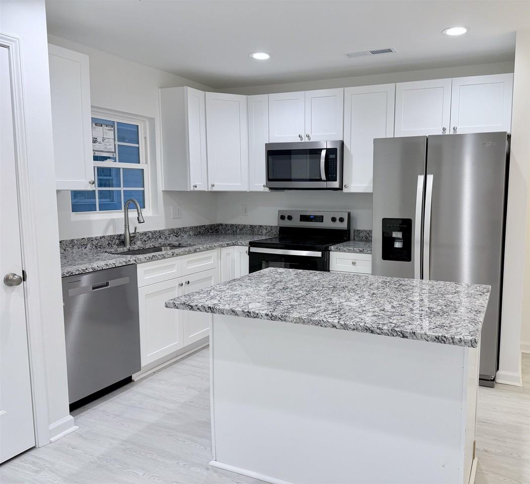 179 Charter Dr - Photo 4 of 17