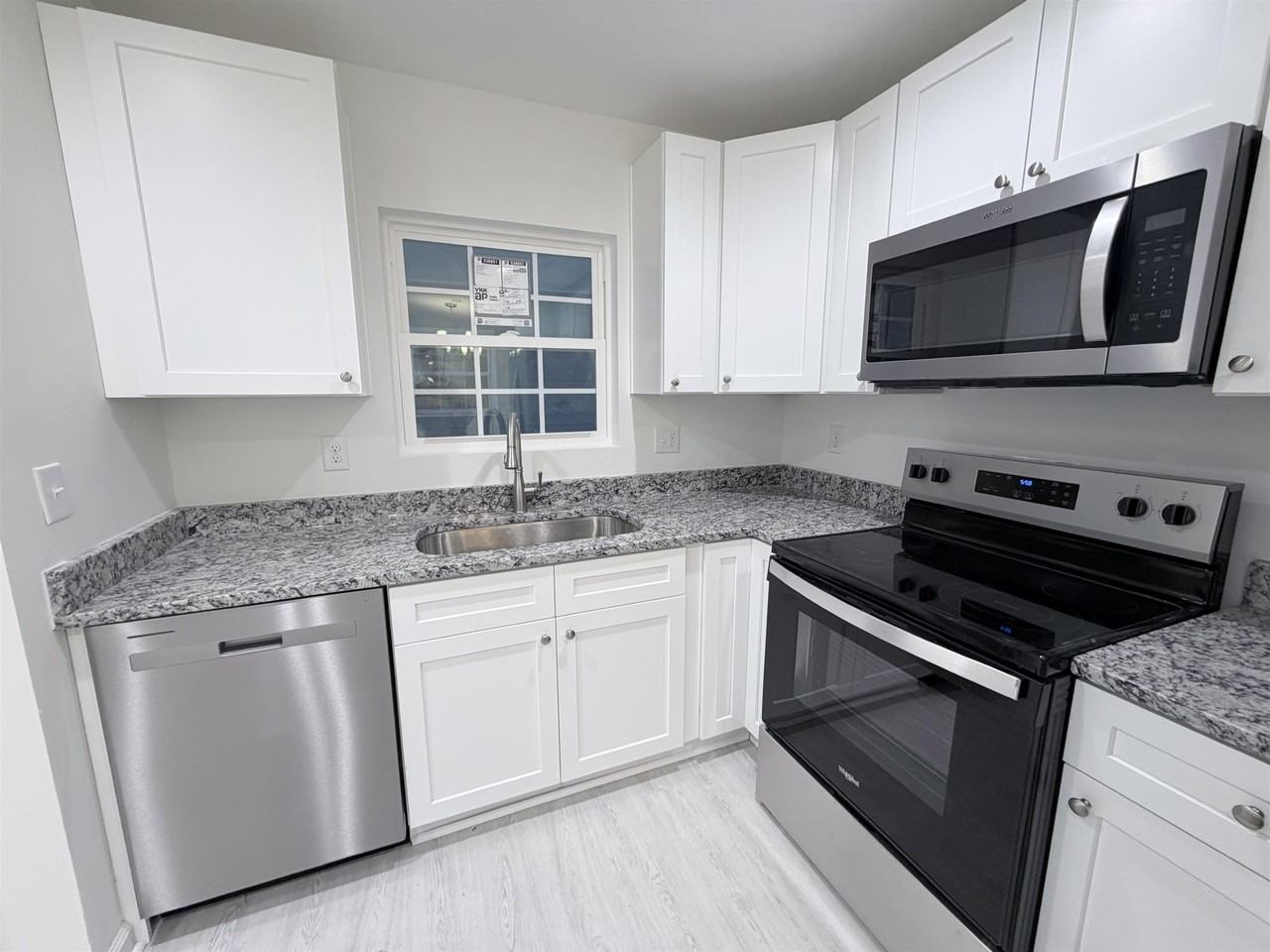 179 Charter Dr - Photo 6 of 17