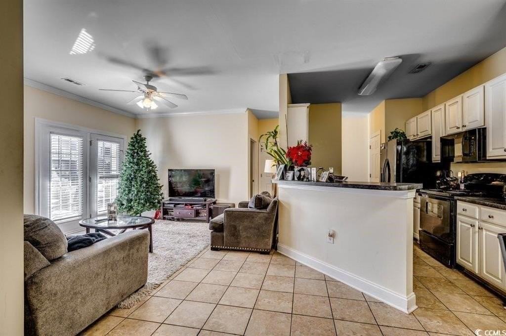 2041 Silvercrest Dr - Photo 3 of 8