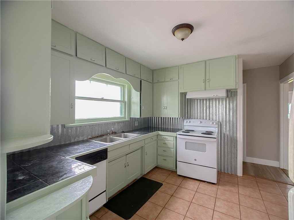 449 Eldon Dr Apt A #A - Photo 7 of 12