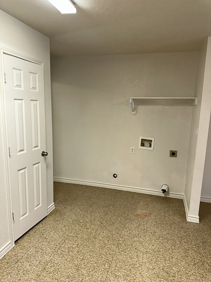 513 South Knob Street #B - Photo 4 of 10