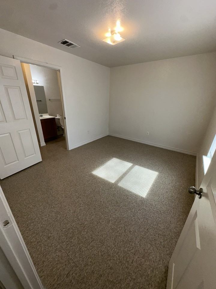 513 South Knob Street #B - Photo 7 of 10