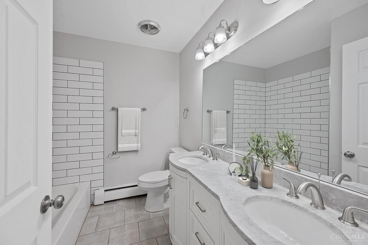 6210 Ridge Ave Apt 2 #2 - Photo 7 of 12