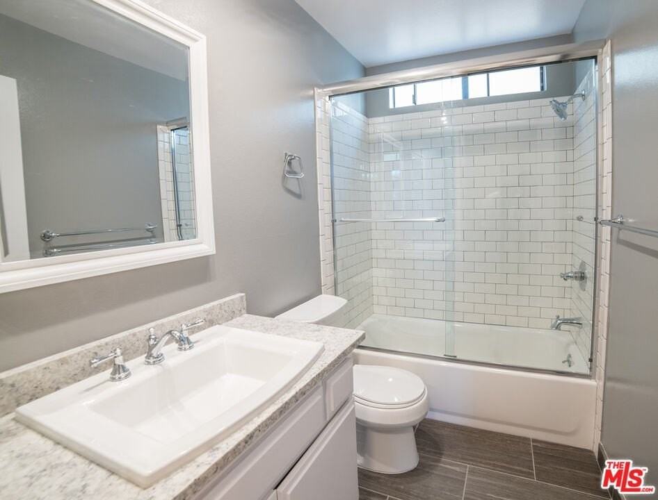 3970 Moore St Apt 5 #5 - Photo 4 of 10