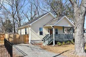 featured image of 746 Opal St