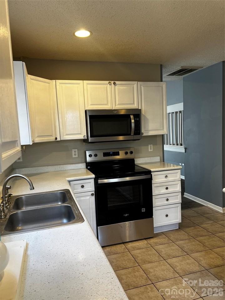 7655 Petrea Ln - Photo 5 of 14