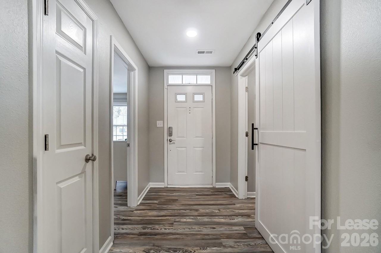 5519 Waverly Lynn Ln - Photo 4 of 37