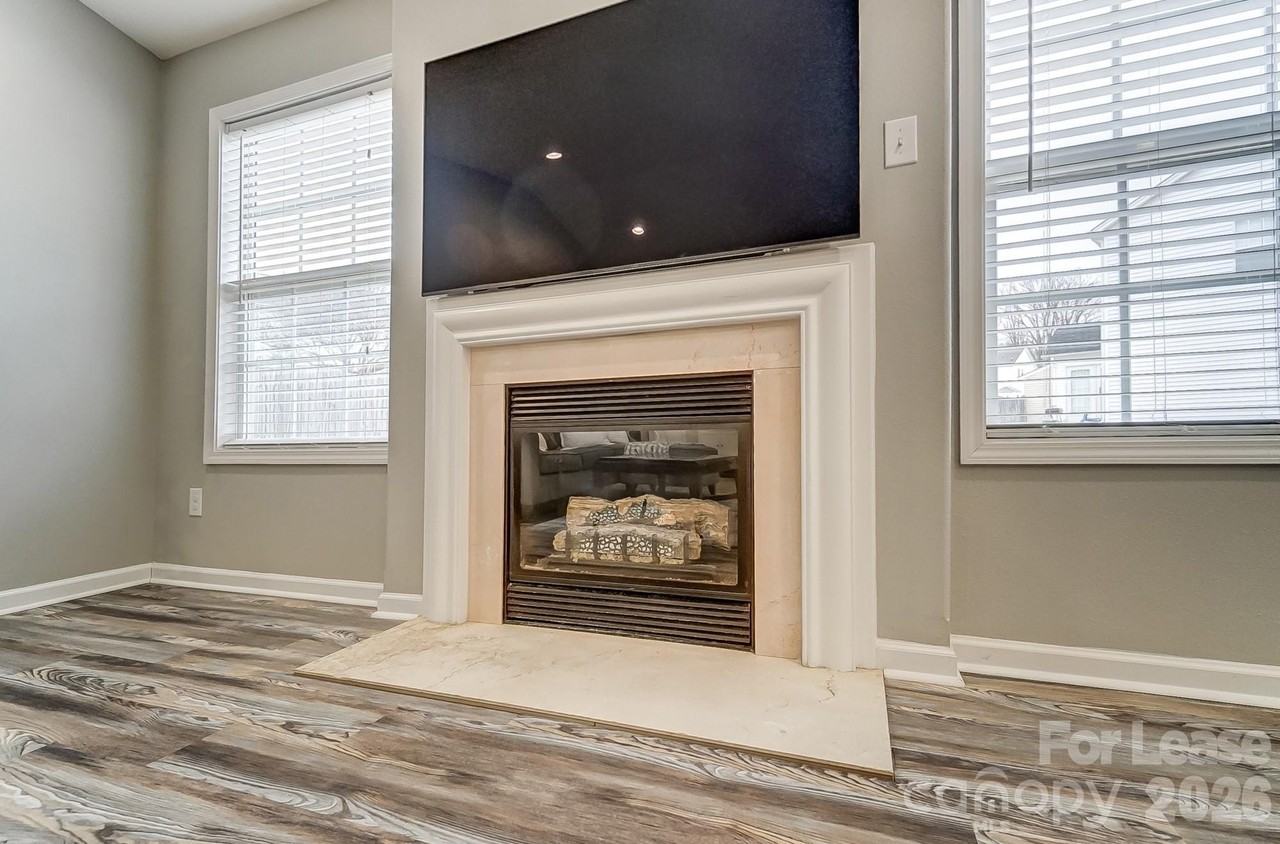 5519 Waverly Lynn Ln - Photo 6 of 37