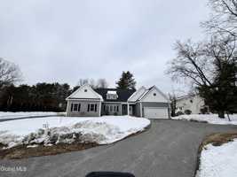 featured image of 587A Grooms Rd