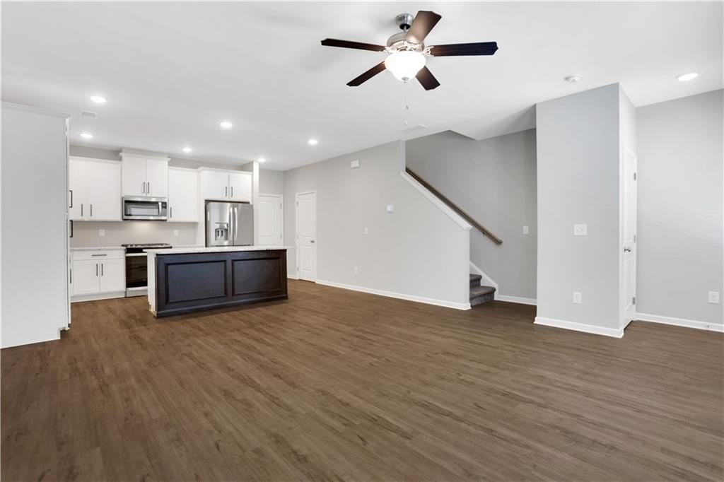 1954 Sanford Dr Nw - Photo 4 of 41