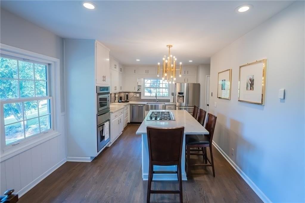 1210 Lenox Cir Ne - Photo 5 of 39