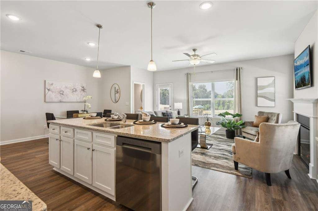 135 Stanchion Dr - Photo 3 of 10