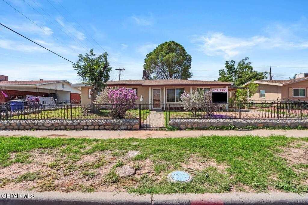 5736 Sun Valley Dr - Photo 2 of 19