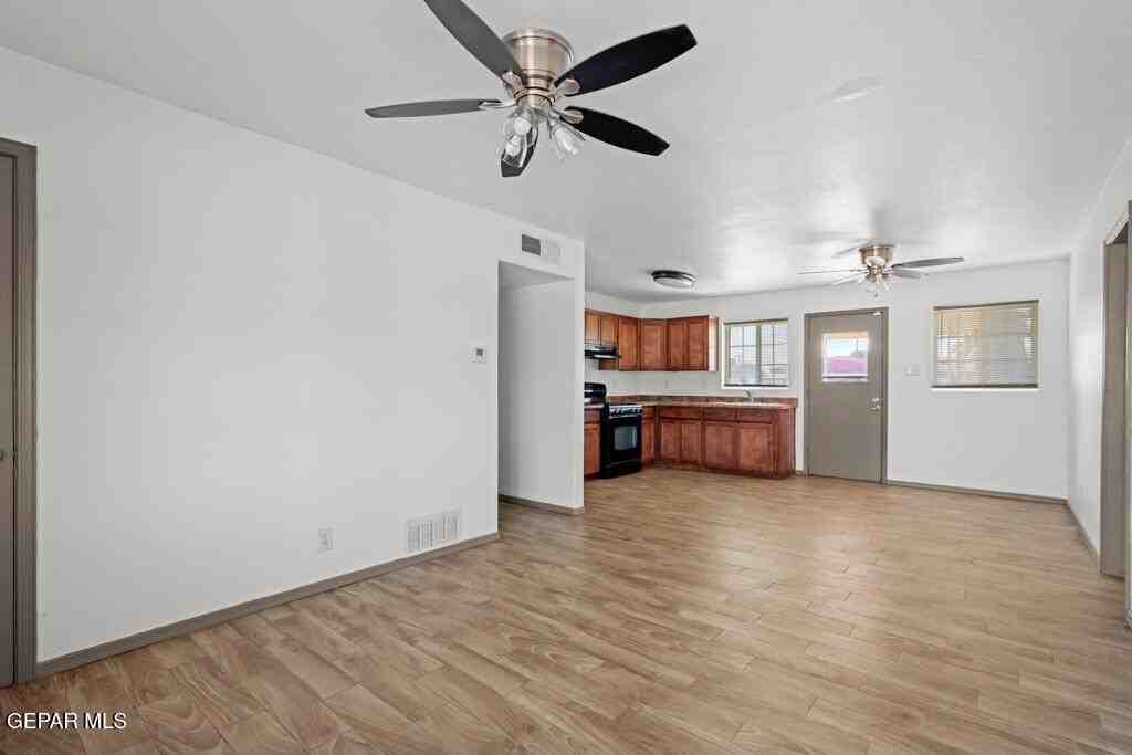 5736 Sun Valley Dr - Photo 6 of 19