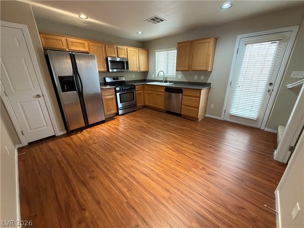 6912 Smiling Cloud Ave - Photo 7 of 37