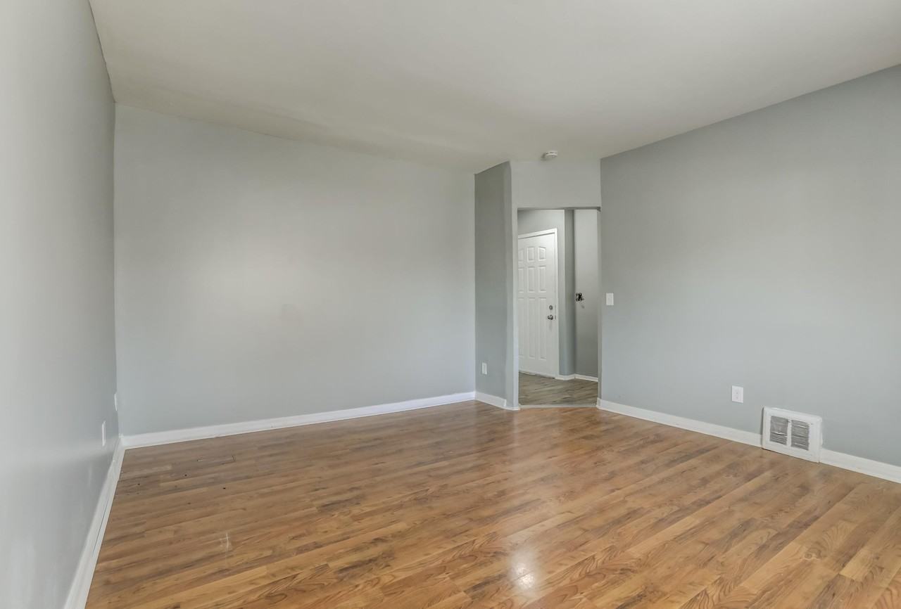 7228 Chalmers Avenue unit: Upper - Photo 3 of 10