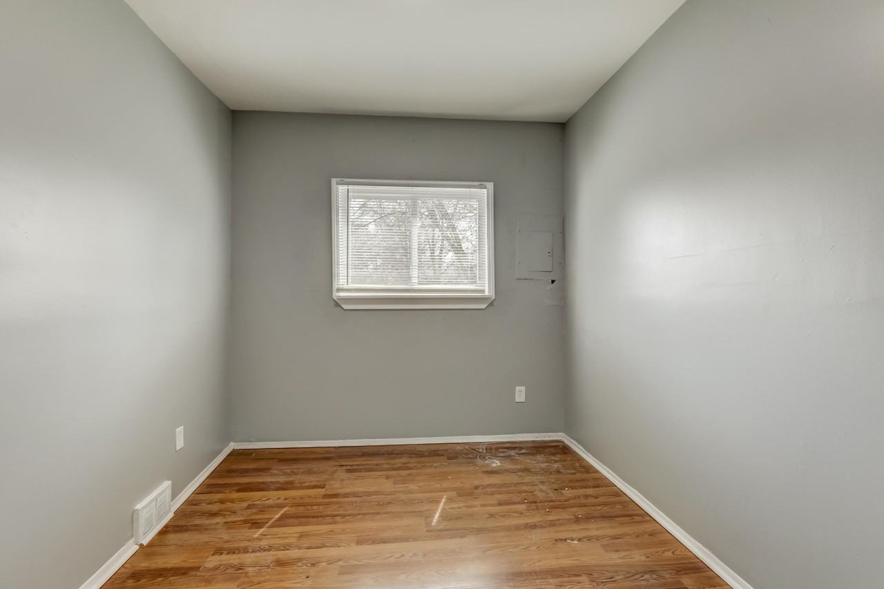 7228 Chalmers Avenue unit: Upper - Photo 5 of 10