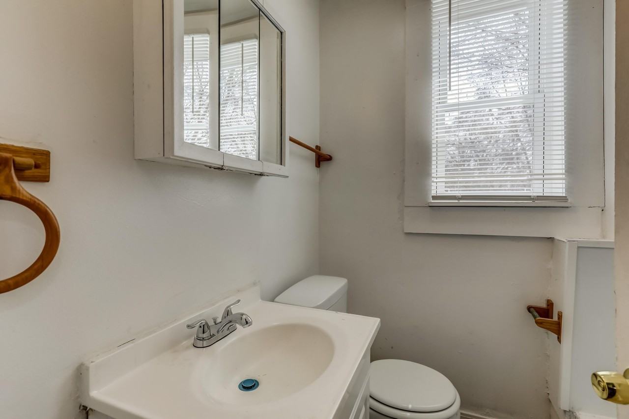 7228 Chalmers Avenue unit: Upper - Photo 6 of 10